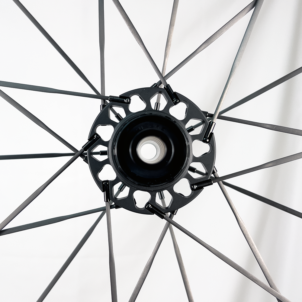Venn carbon spokes and hub detail